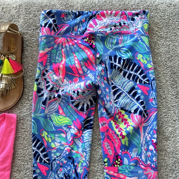 Lilly Pulitzer Luxletic Weekender Cropped Leggings - Picture 6 of 7